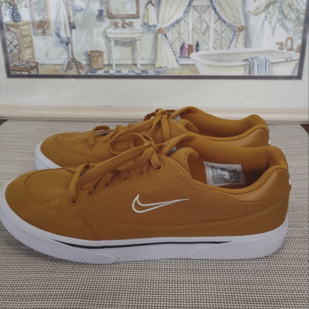 Nike "Retro GTS 97" Desert Ochre Canvas Casual Sneakers. Size 8. Excellent Cond.